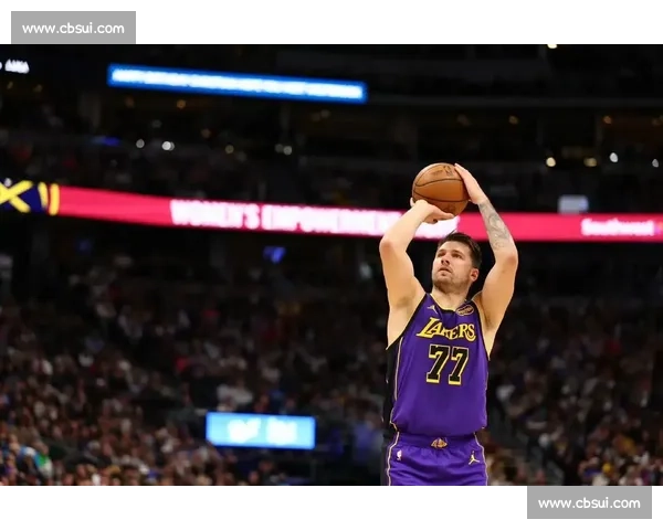 湖人对阵雷霆视频直播聚焦詹姆斯与新星正面对决关键战役全场看点解析